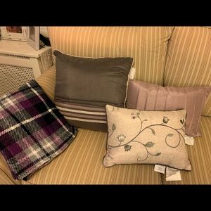 Decorative throw pillows and fleece blanket